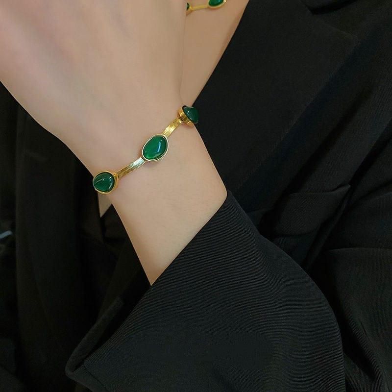 Emerald Glow Gold Necklace Set